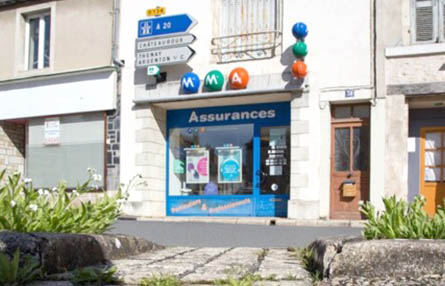 Vue extérieure de l'agence d'assurances MMA de Saint-Gaultier